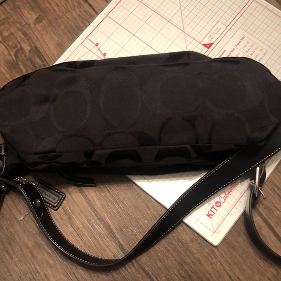 Authentic Coach Signature Duffle Hobo in black - Picture 10 of 13